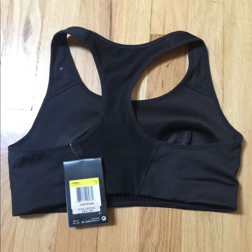 Black Nike sports bra with white check - Picture 2 of 3
